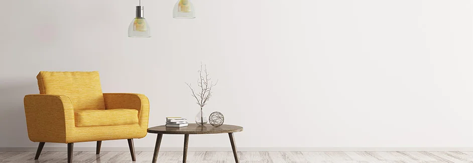 Gelber Sessel und Tisch